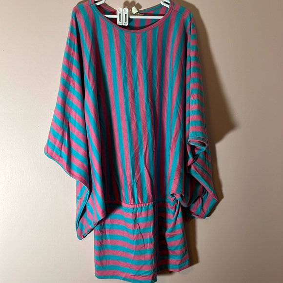 This is a classic 80s dress with Dolman sleeves vintage - Picture 1 of 5